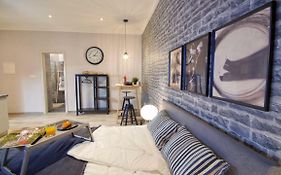 Frank-Kiss Apartments